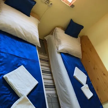 Franc Llagami - - 1 Hotel 3*