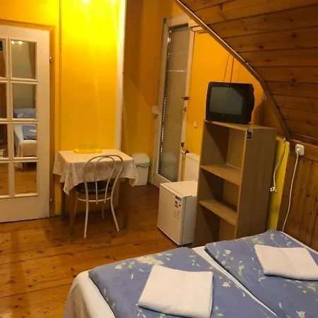 Franc Llagami - - 1 Hotel